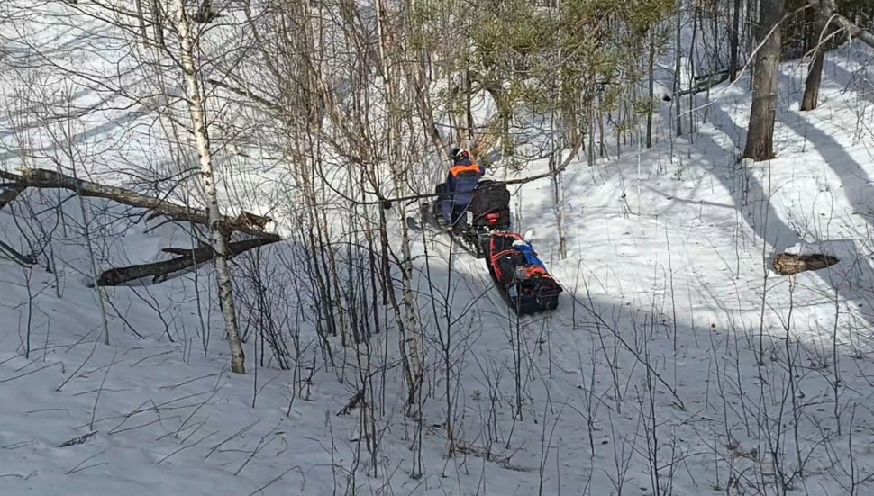 Северодвинские спасатели эвакуировали тело мужчины с озера
